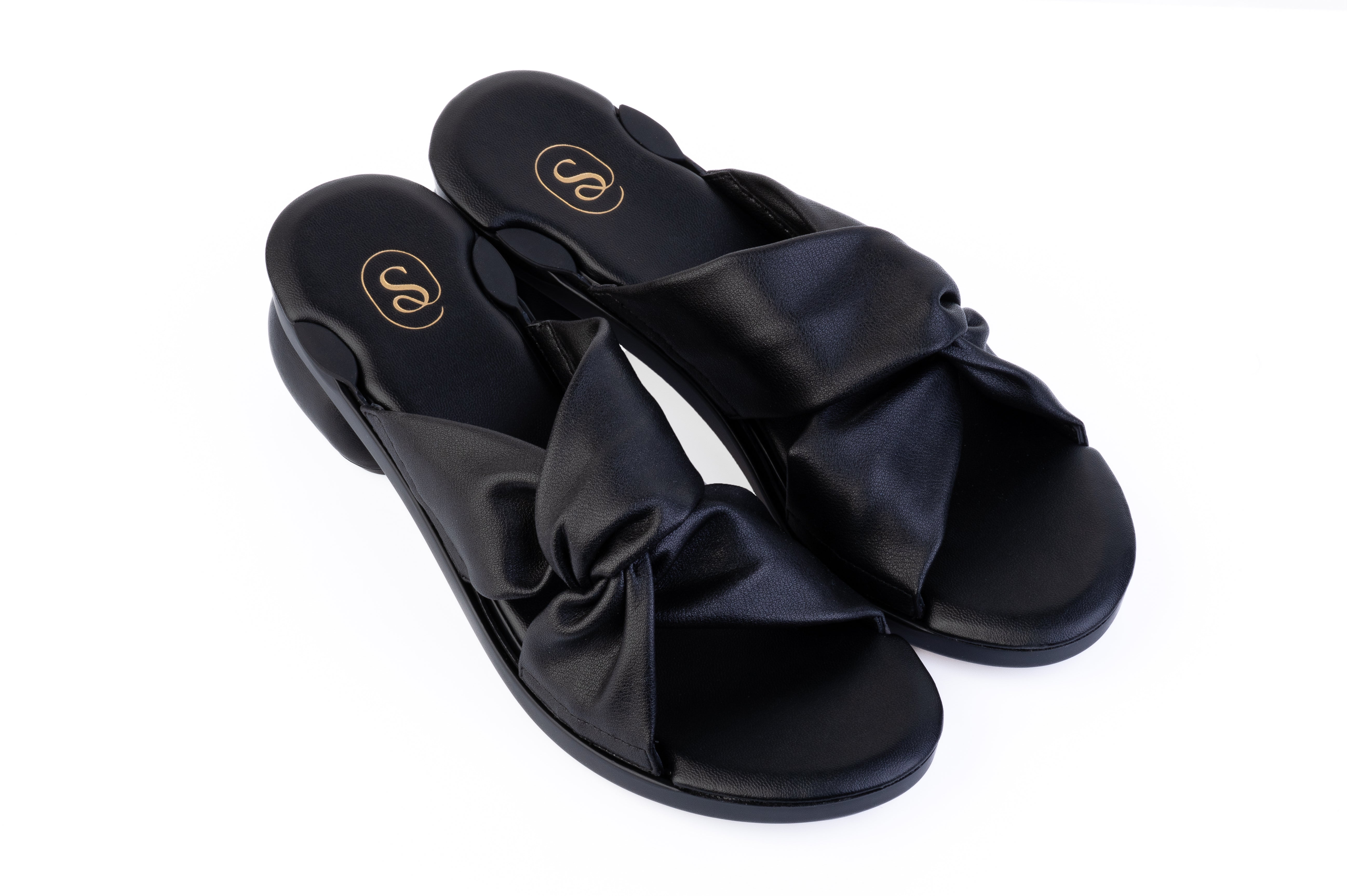 Sole Mate SoftSquare Base styled with Tania Knot Top — modular sandals
